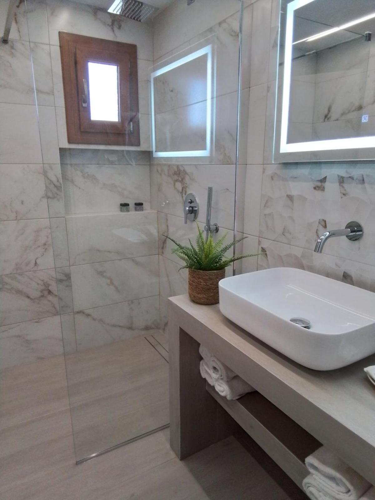 Kallikratia Suites 1 Nea Kallikrateia Exteriör bild