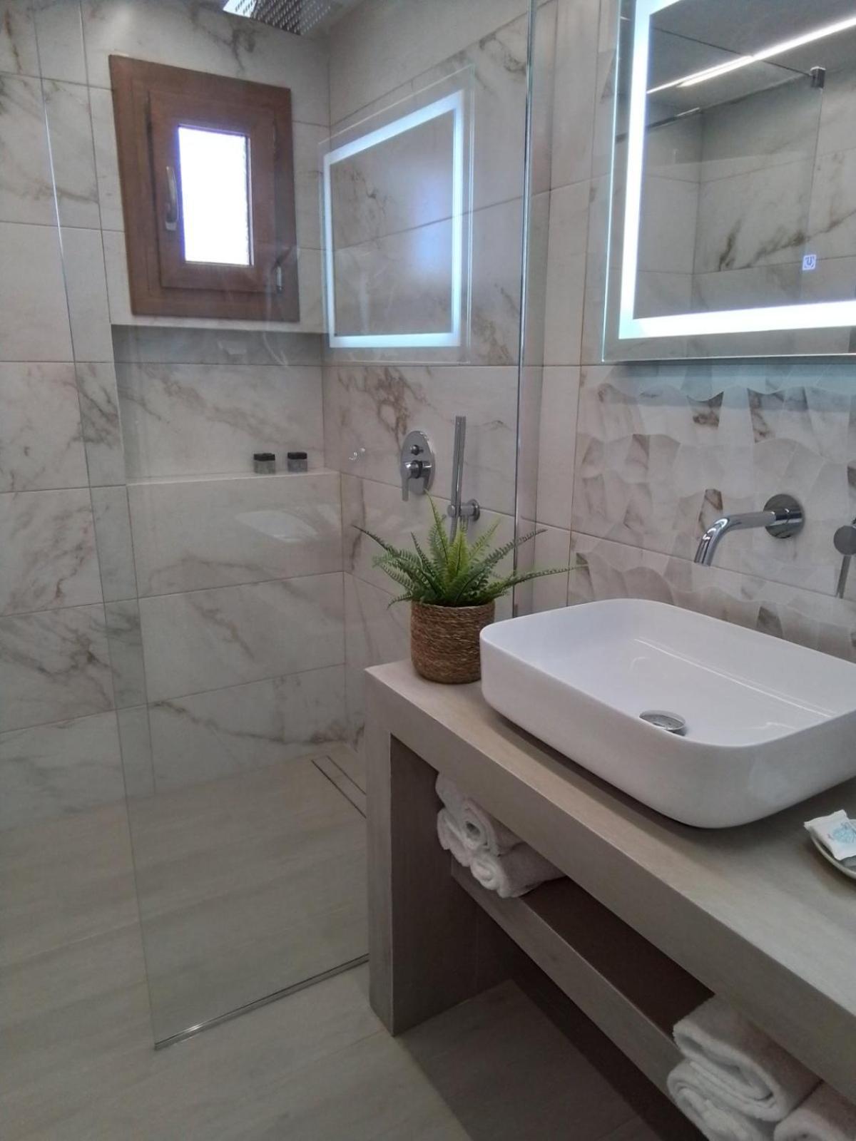 Kallikratia Suites 1 Nea Kallikrateia Exteriör bild