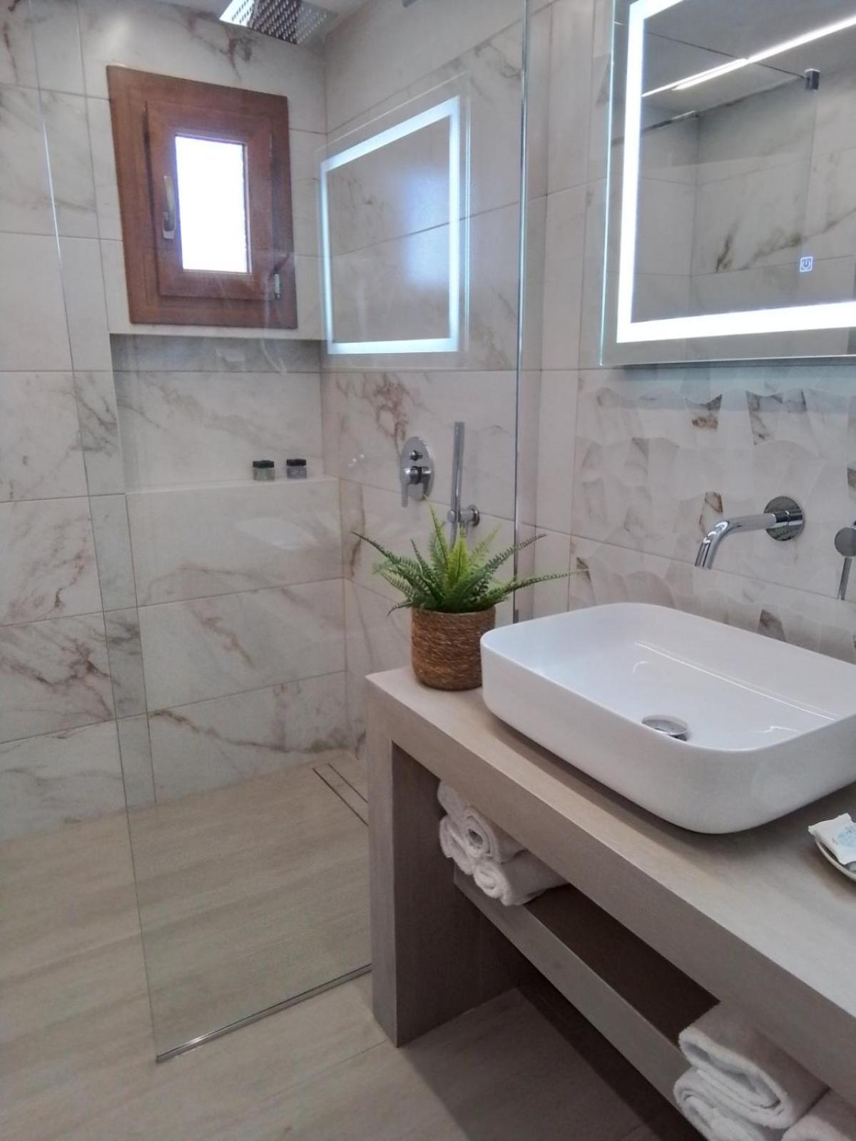 Kallikratia Suites 1 Nea Kallikrateia Exteriör bild